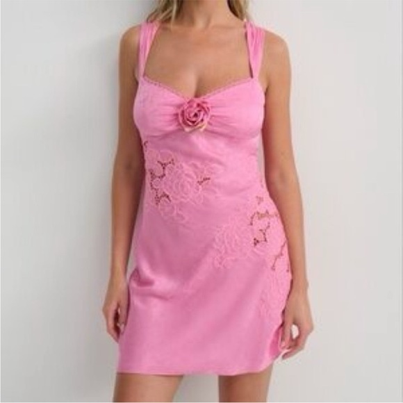 For Love And Lemons Dresses & Skirts - For love and lemons size XS Pink Lace mini dress with rose/flower
